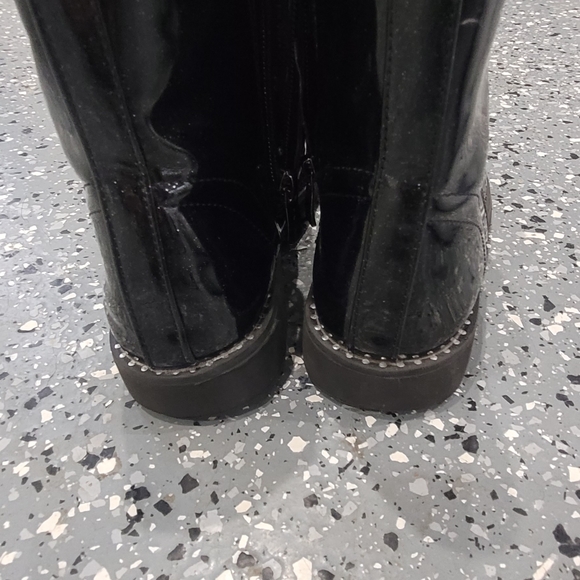 Boots - Picture 5 of 7